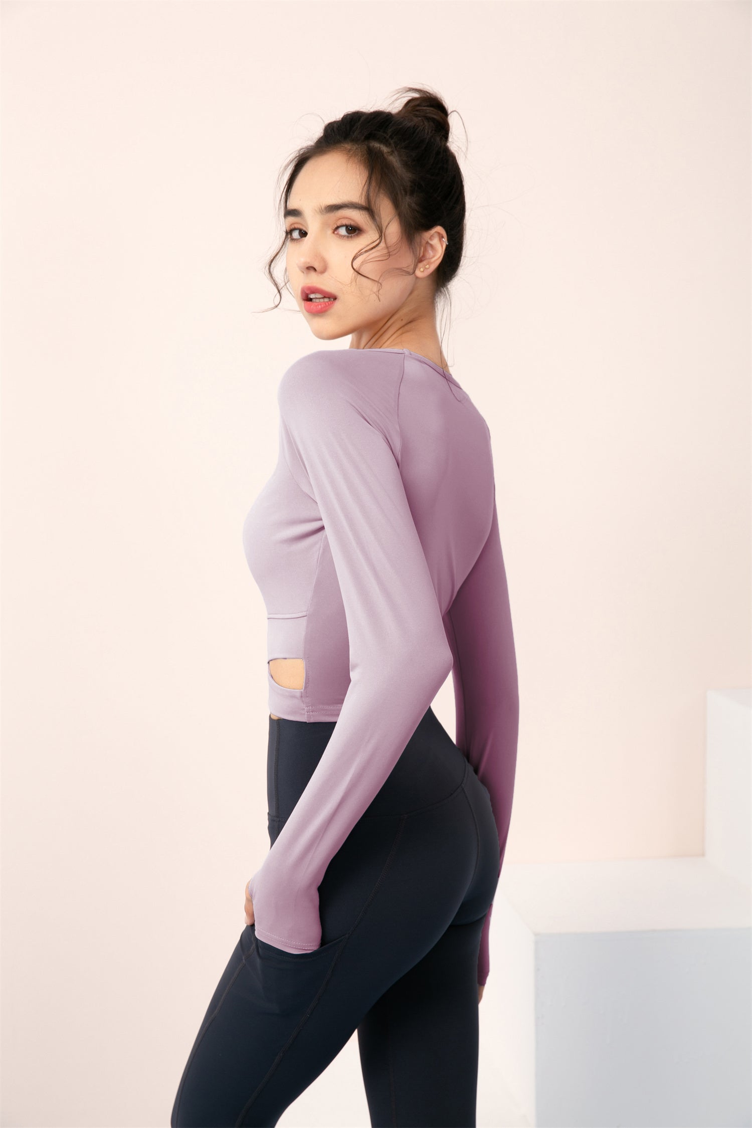 Round Neck Long Sleeve Cropped Sports Top