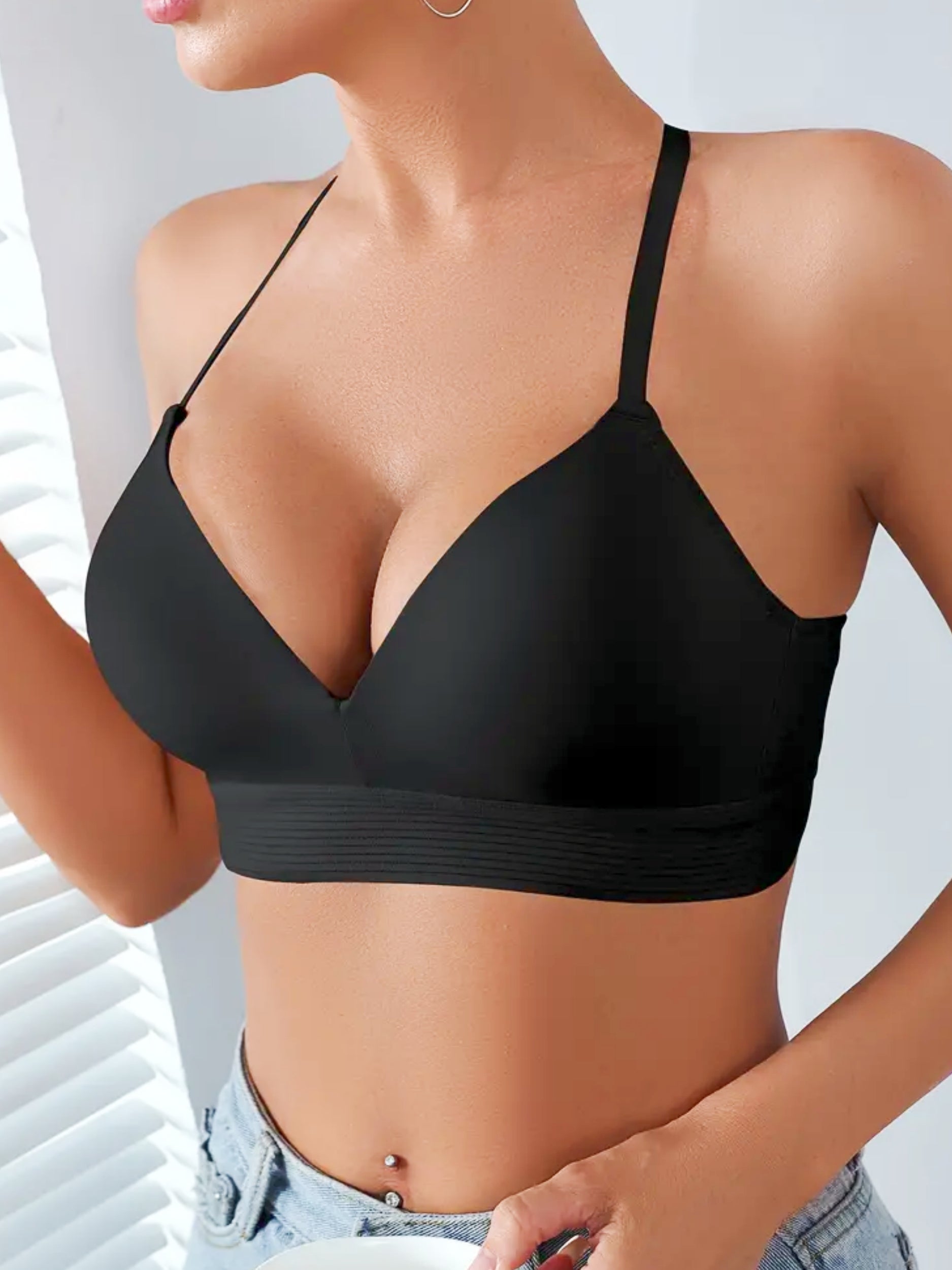 Women's Deep V Solid Color Wireless Bra Black